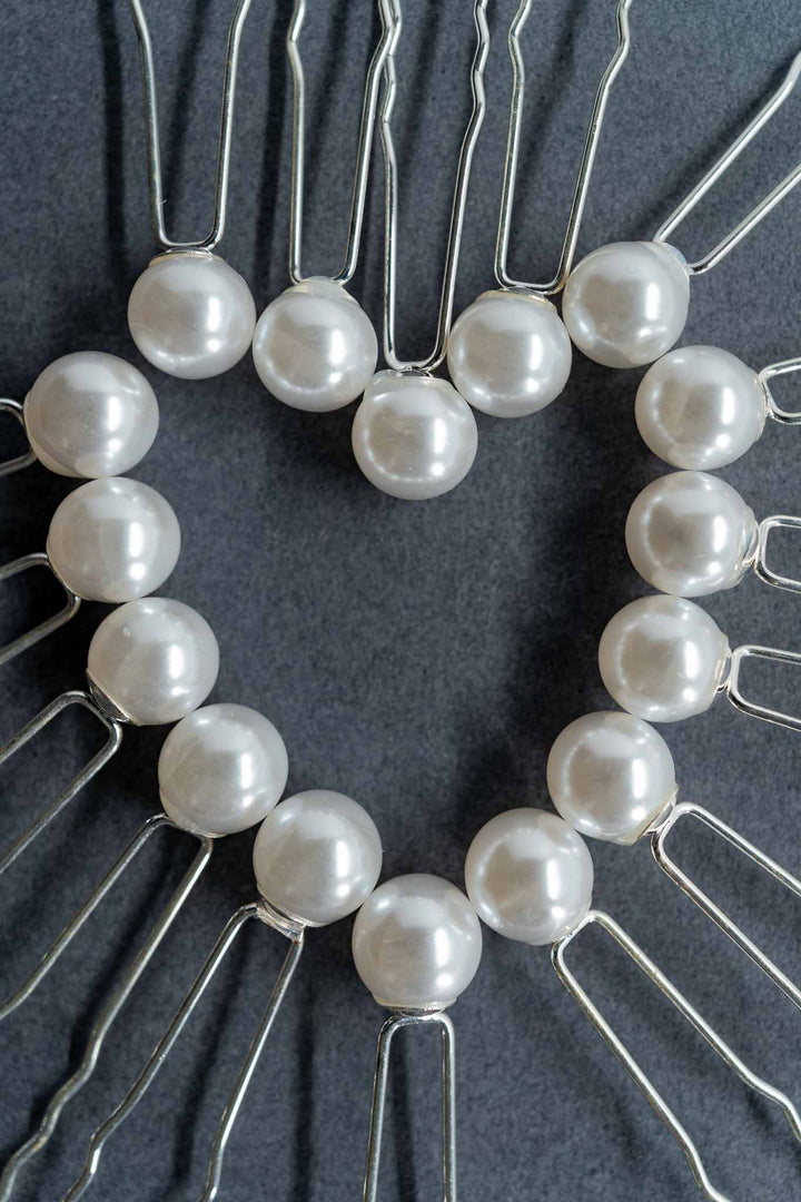 Dainty Pearl Pin